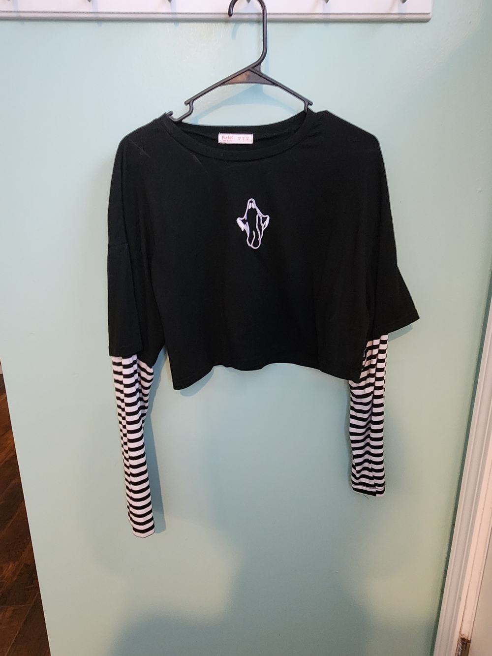 ROMWE Black Cropped Layered-Look Long Sleeve Tee with Striped Sleeves